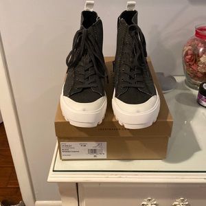 Brand new ladies fabric washed canvas high tops by Lucky Brands